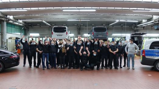 Service Award 2020: Das Werkstatteam von Neils & Kraft freut sich über den ersten Platz. Das Gießener Unternehmen wurde 1927 gegründet und ist Partner von Mercedes-Benz / Quelle: Jan Rosenow/»kfz-betrieb«
