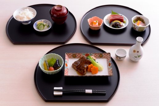 Traditionelle_Kaiseki-Küche_der_First_Class_Credit_Emirates.jpg