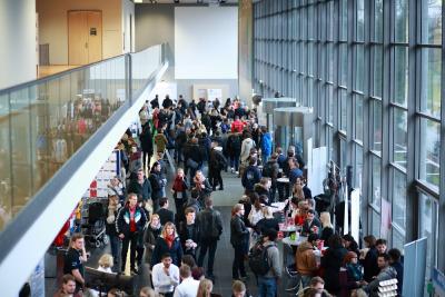 Lübecker Karrieretag im Audimax auf dem Lübecker Wissenschaftscampus (Bilder: FH Lübeck)