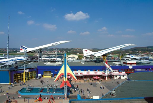 Concorde Tu 144 nebeneinander.jpg