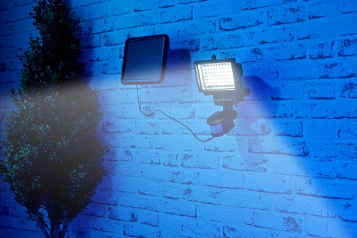 NX-9179_5_Luminea_Solar-LED-Wand-Fluter_fuer_aussen_mit_Bewegungssensor_600_Lumen_IP44.jpg