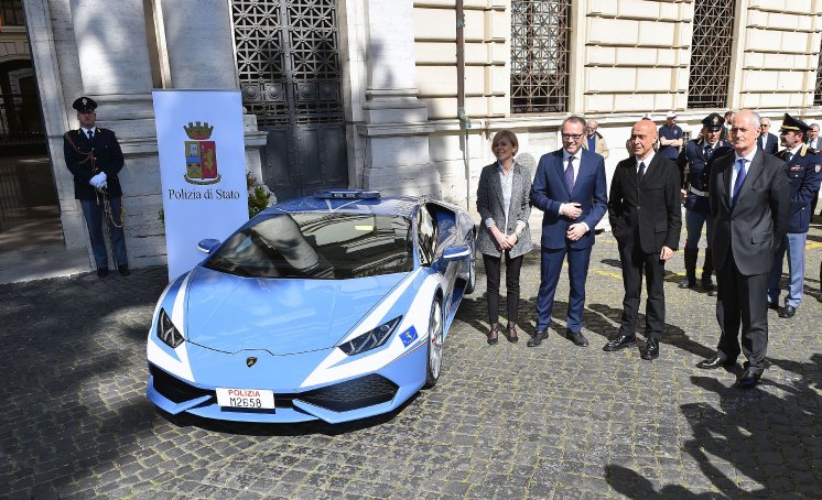 2-Lamborghini_Polizei_Turin.JPG