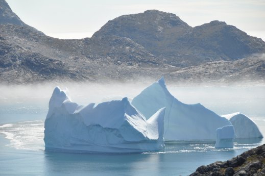 Grönland_Eisberg im Meer.jpg