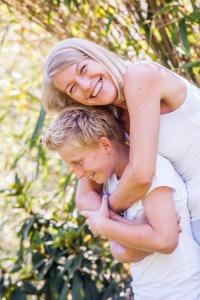 Verändert sich ein Kind, verändert sich auch die Situation in der Familie. Am Ende des ergotherapeutischen Förderprogramms iPunkt sehen die Eltern ihr Kind oft in einem ganz neuen Licht, sind stolz auf seine Fähigkeiten. (© DVE/ Janine Metzger)