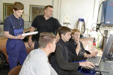 In der Internetlehrstellenbörse der Handwerkskammer sind noch zahlreiche freie Ausbildungsplätze zu finden