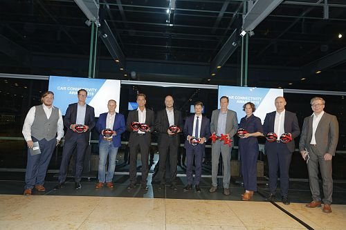 AMS_Car_Connectivity_Award_2018_0124 Gruppenbild Sieger.jpg.1416428.jpg