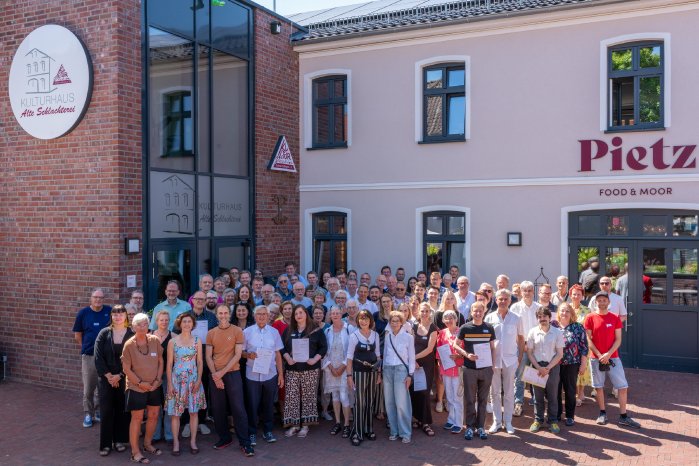 nordmedia_Kinoprogrammpreisverleihung-Gruppenfoto.jpg