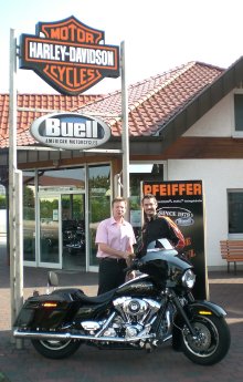 Bild_zu_22HDD09 Carsten Harder (HWK Dortmund - links) und Tom Pfeiffer (Harley-Davidson Kam.jpg