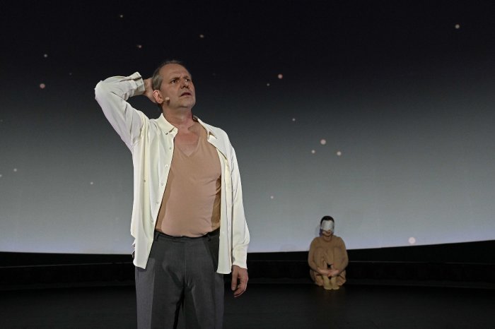 Letzte Nacht der Welt 50 Nils Brück und Judith Lilly Raab©Jochen Klenk.jpg