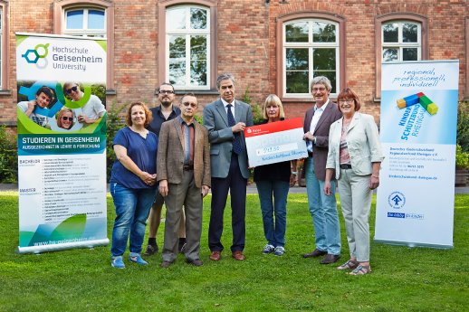 HGU übergibt Spendenscheck an den Kinderschutzbund Rheingau © Hochschule Geisenheim, Fotograf Wi.jpg