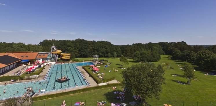Wingst Freibad Totale.jpg