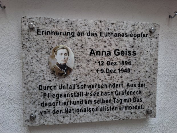 Gedenkplakette Anna Geiss - 2025-10-25.jpg
