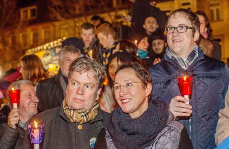 (Foto: A. Seebeck, Erlangen) - Erlangen: Großer Kerzenmarsch zum Schlossplatz mit Kundgebung
