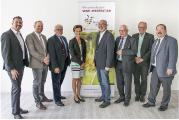 Klaus Schneider (4.v.r.) ist neuer Aufsichtsratsvorsitzender des Deutschen Weinfonds. Die weiteren Mitglieder (vlnr): Christian Schwörer, Dr. Christian Weseloh, Dr. Dirk Richter, Monika Reule (Vorstand DWF), Johannes Hübinger, Ulrich Breutner und Peter Rotthaus. Es fehlen: Rolf Haxel, Ingo Steitz und Artur Steinmann