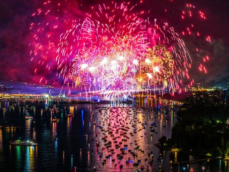 Konstanz-Bodensee-Seenachtfest-Feuerwerk-Boot-Abend-Luftbild-01_Copyright_MTK-Achim-Mende (.jpg
