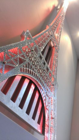 Art-Radiator-Eiffelturm-Kristalle-LED-rot-Detail.jpg