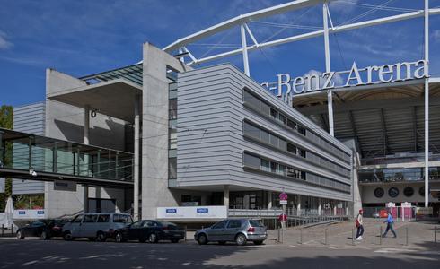 Das Imtech Business-Center der Mercedes Benz Arena mit Logen, VIP-Bereich und Veranstaltungsräumen für bis zu 2000 Menschen, ist dem Stadion vorgelagert. Es besteht ein direkter Zugang zur Haupttribüne mit 1.518 gepolsterten Business-Seats