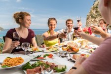 Hike and Snack: Eine neue Genusstour mir regionalen Köstlichkeiten startet Ende Februar auf Mallorca