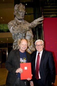 Atze Bauer-Innovationspreis mit Frank Walter Steinmeier.2012.jpg