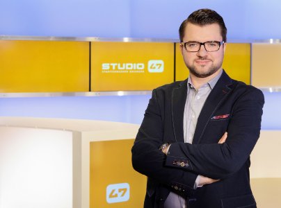 STUDIO 47-Moderator Jan Skrynecki berichtet täglich aus dem mobilen TV-Studio von der EXPO REAL in München