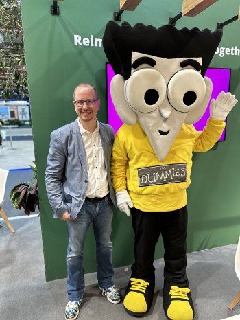 Dr. Langewitz und das Dummies-Maskottchen.jpg