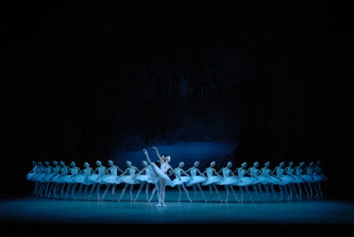 21_Swan_Lake_by_Valentin_Baranovsky_©_State_Academic_Mariinsky_Theatre_(7).jpg