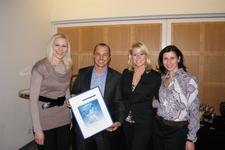 Michael Faden, Microsoft Schweiz mit Daniela Schilling, Eva Kanzler und Svenja Mohn (Vogel IT-Akademie Swiss)