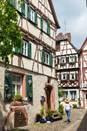 Spannende Stadtrundgänge abseits trockener Jahreszeiten erlebt man entlang der Romantischen Straße.