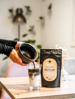 TeeGschwendner_Hojicha-Latte-Zubereitung_02.jpg
