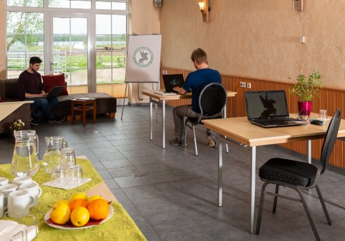 Coworking - das Büro außerhalb der eigenen vier Wände (c) Reiter- und Erlebnisbauernhof Groß Bri.jpg