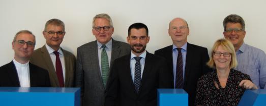 Das ZdK-Präsidium (v. l. n. r.): Erzbischof Dr. Stefan Heße, Dr. Christoph Braß, Prof. Dr. Thomas Sterrnberg, Marc Frings, Dr. Stefan Vesper, Karin Kortmann, Wolfgang Klose