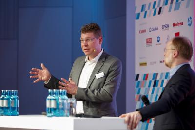 Rainer Wilke (Christiansen Print) hat den Vorstufenprozess um 20 Tage verkürzt.