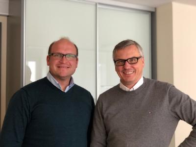 Marco Schulz, Geschäftsführer meinhoergeraet.de | Prof. Dr. Dr. Ulrich Hoppe, Leiter Audiologische Abteilung der HNO-Klinik des Universitätsklinikums Erlangen