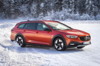 Scharf, präzise, sicher: Der hochmoderne Allradantrieb samt Torque Vectoring sorgt im Opel Insignia Country Tourer für maximale Stabilität und vorbildliche Traktion auch auf Eis und Schnee
