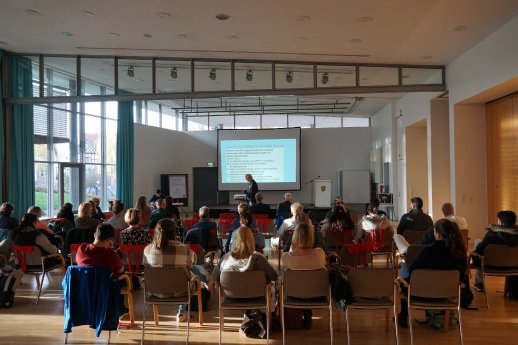 Klinikzentrum lud zur Fachtagung 'Psychosomatische Begleitsymptome und -krankheiten'_Laurin.JPG