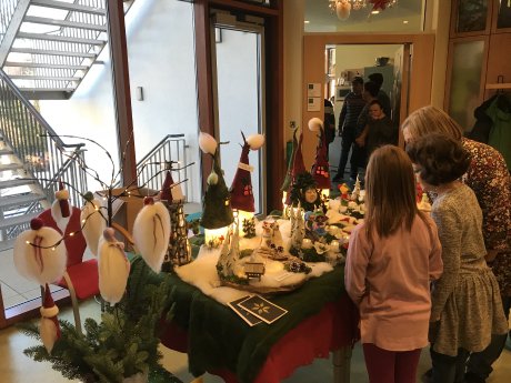 Kreative Bastelergebnisse die bereits Weihnachtsflair verbreiteten_Johannes-Landenberger-Fö.jpg