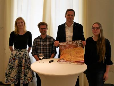 (von links nach rechts): Stephanie Heck Volontärin PR & Marketing im Badischen Landesmuseum, Carsten Schott von Scavenger Hunt GbR, Stephan Theysohn Themenmanger Kultur bei KTG Karlsruhe Tourismus GmbH und Jennifer Hohmann Volontärin für Kulturmarketing bei KTG Karlsruhe Tourismus GmbH