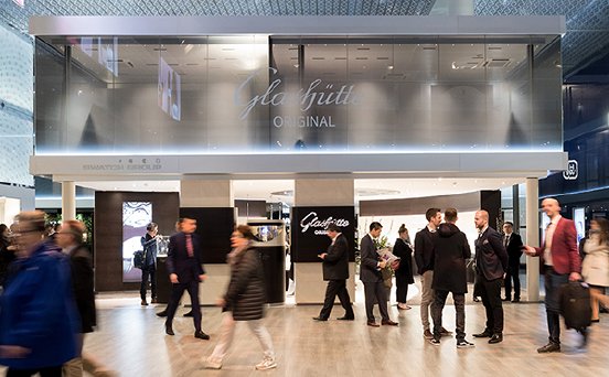 01_Glashuette_Original_booth_at_the_Baselworld_2018.jpg