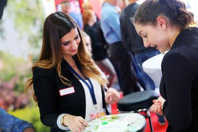 Face-to-face am Messestand merkten Besucher und Aussteller schnell, ob die Chemie stimmt, Foto: BARLAG