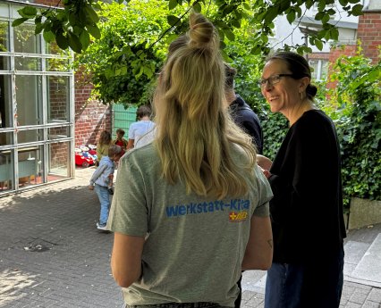 BU2_ASB_Werkstatt-Lerchenstraße_Besuch_Senatorin_Bekeris_Schobert_Foto_ASB_Hamburg_Witt.jpg