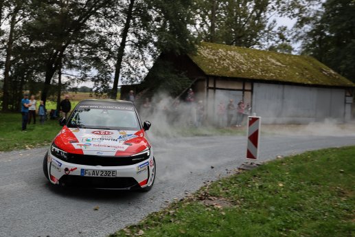BereitfrdievierteADACOpelElectricRallyCup-SaisonDerOpelCorsaRallyElectricelektrisiertEuropa.jpg