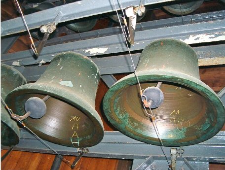 Carillon, Glocken im Turm.JPG