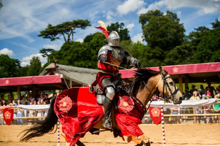 GET-Sprachreisen-England-Warwick_Castle-Burg_Ritter-Pferd-Kampf_-_Kopie.jpg