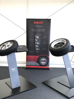 Zahlreiche Gäste des AvD-Oldtimer-Grand-Prix informierten sich am Pirelli Stand über Reifen für ihre klassischen Porsche Modelle. An vielen der ausgestellten Sportwagen waren Pirelli P 6000 montiert / Copyright: @amyshorephotography