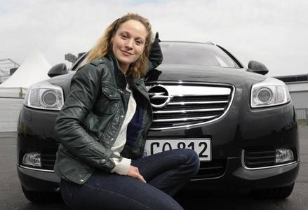 Jeanette Hain und ihr Opel Insignia ? ein vielseitiges Paar