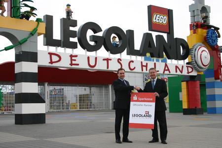 Legoland Deutschland Und Sparkasse Gunzburg Krumbach Verlangern Zum Zweiten Mal Ihre Strategische Partnerschaft Legoland Deutschland Freizeitpark Gmbh Pressemitteilung Lifepr