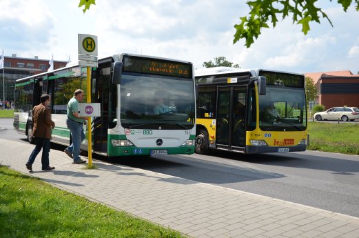 45_BBG und BVG Busse  am Helios Klinikum Buch.jpg