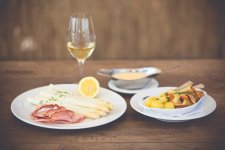 Der Bohrerhof in Hartheim-Feldkirch bietet in seinem Restaurant im Frühling viele Spargelgerichte an. – © Markus Ruf