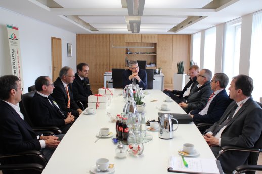 Gespräch_Tischrunde.jpg