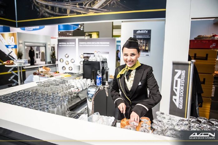 Interpret GmbH - Premium - Messehostess im Einsatz für Gilgen Door Systems..jpg